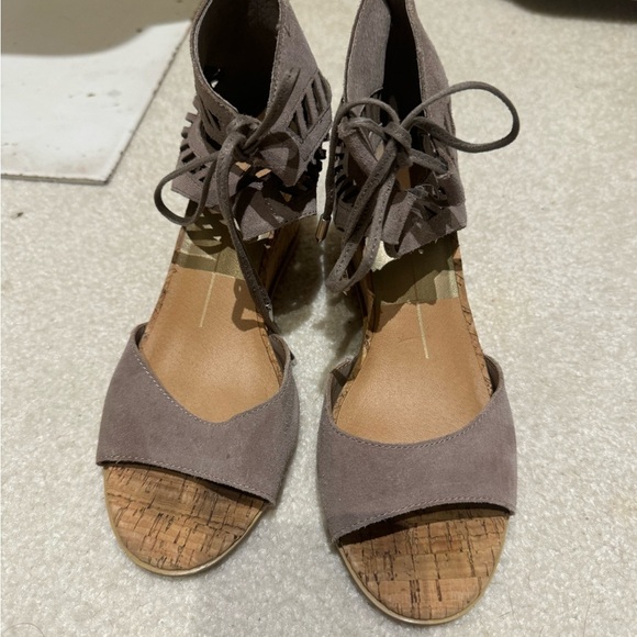 Dolce vita lace up beautiful sandal with a wedge heel - Picture 4 of 9